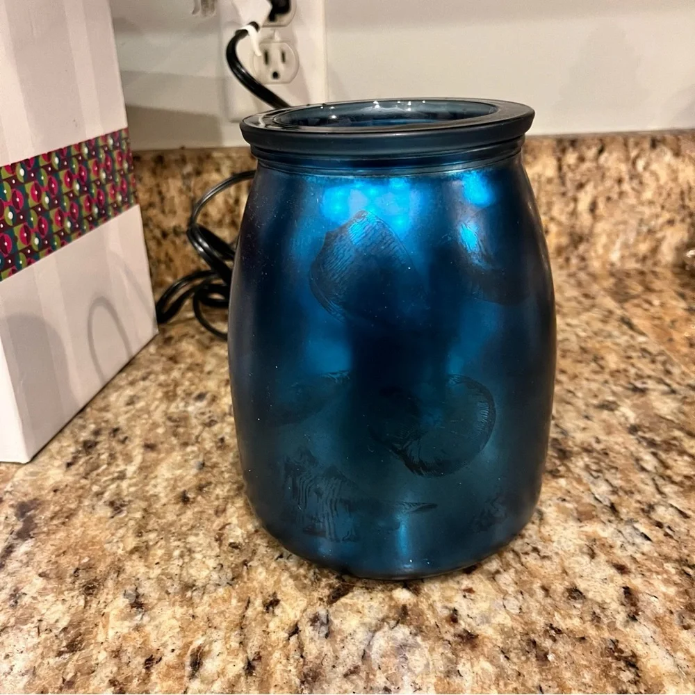Scentsy Tide Pool Blue Glass Shell Etched Nautical Beach Full Size Wax Warmer